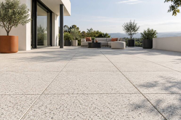 Comment resceller efficacement des dalles gravillonnées pour une terrasse durable